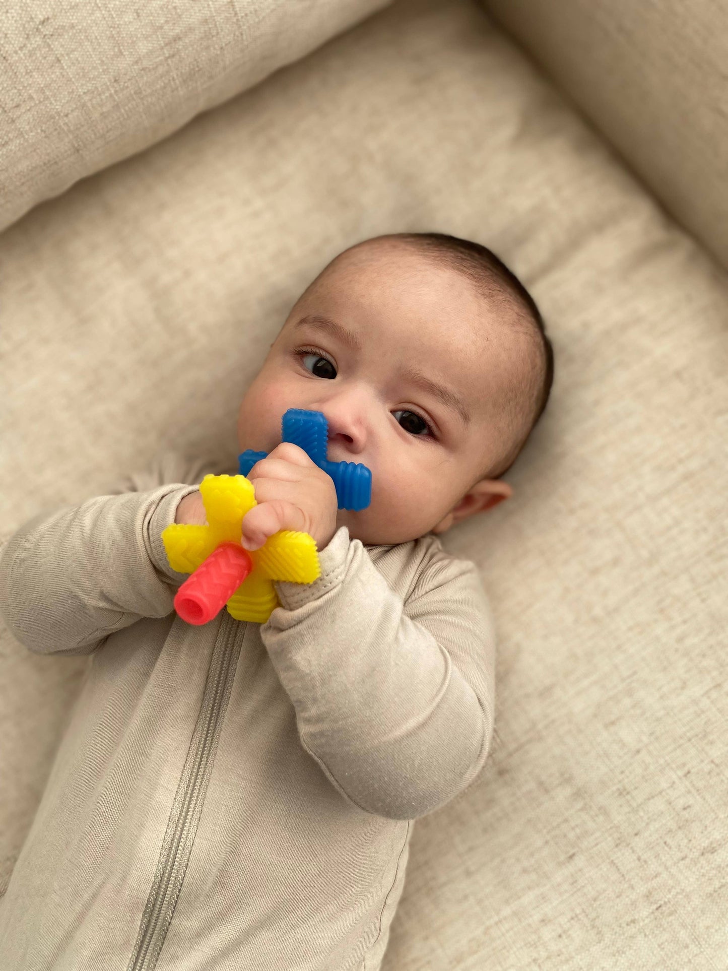 Itzy Ritzy - Teensy Tubes™: Rainbow