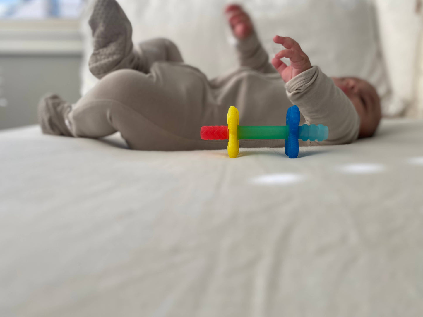 Itzy Ritzy - Teensy Tubes™: Rainbow