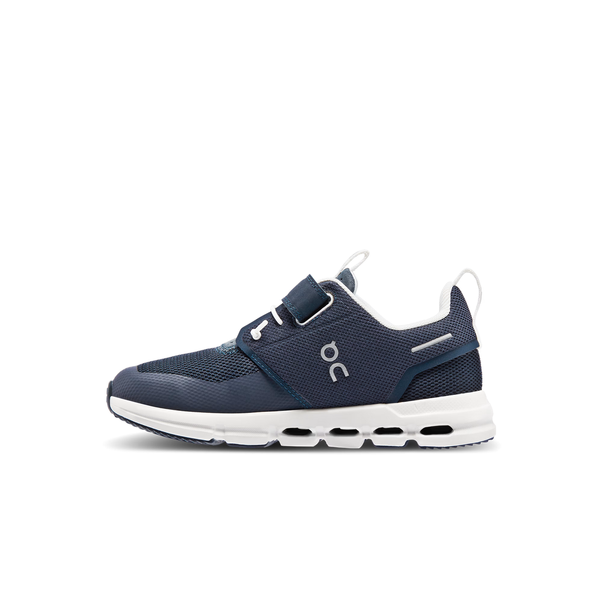 On Cloud Play Kids Running Shoe Midnight | White – Detail View