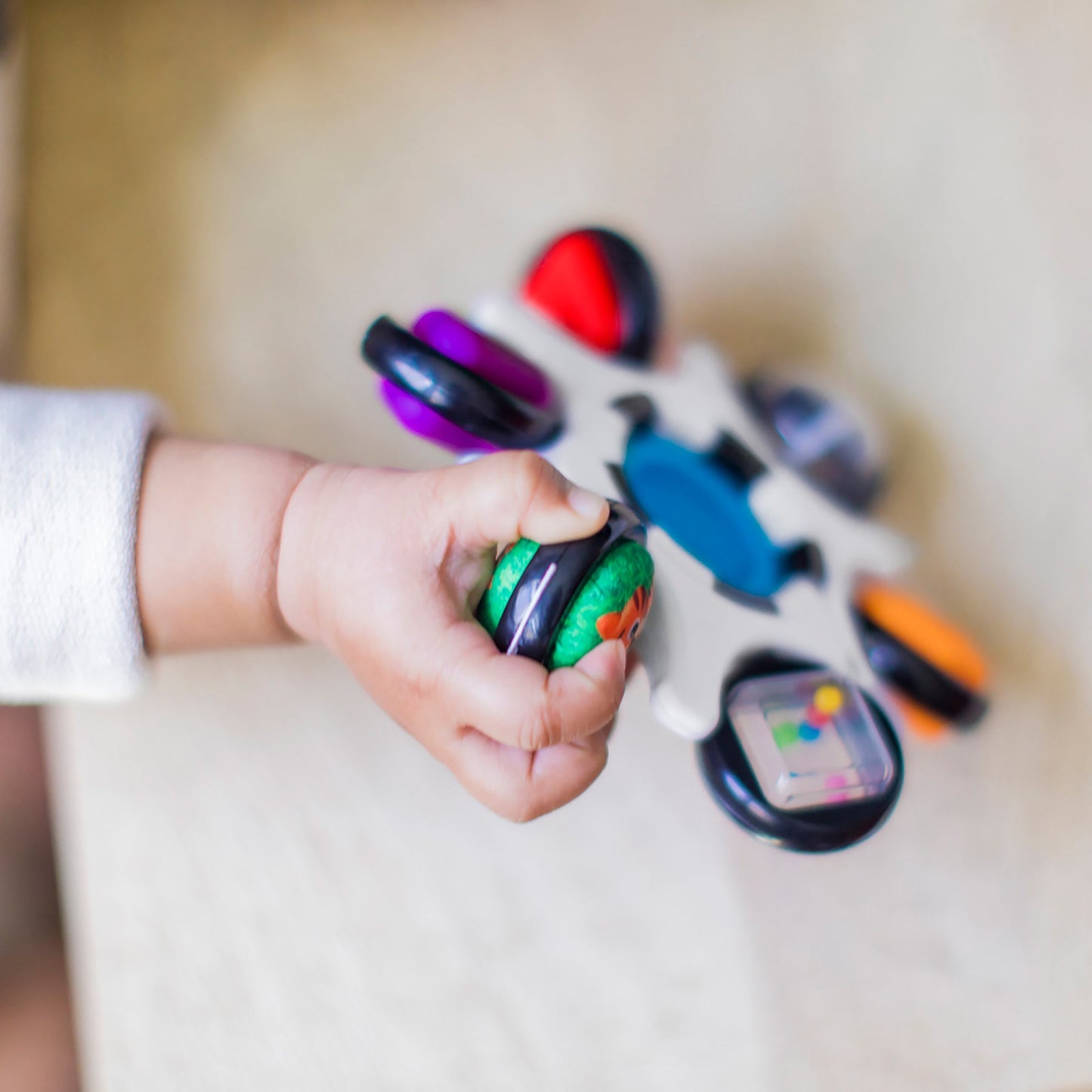 BABY EINSTEIN - Curiosity Clutch™ Sensory Toy