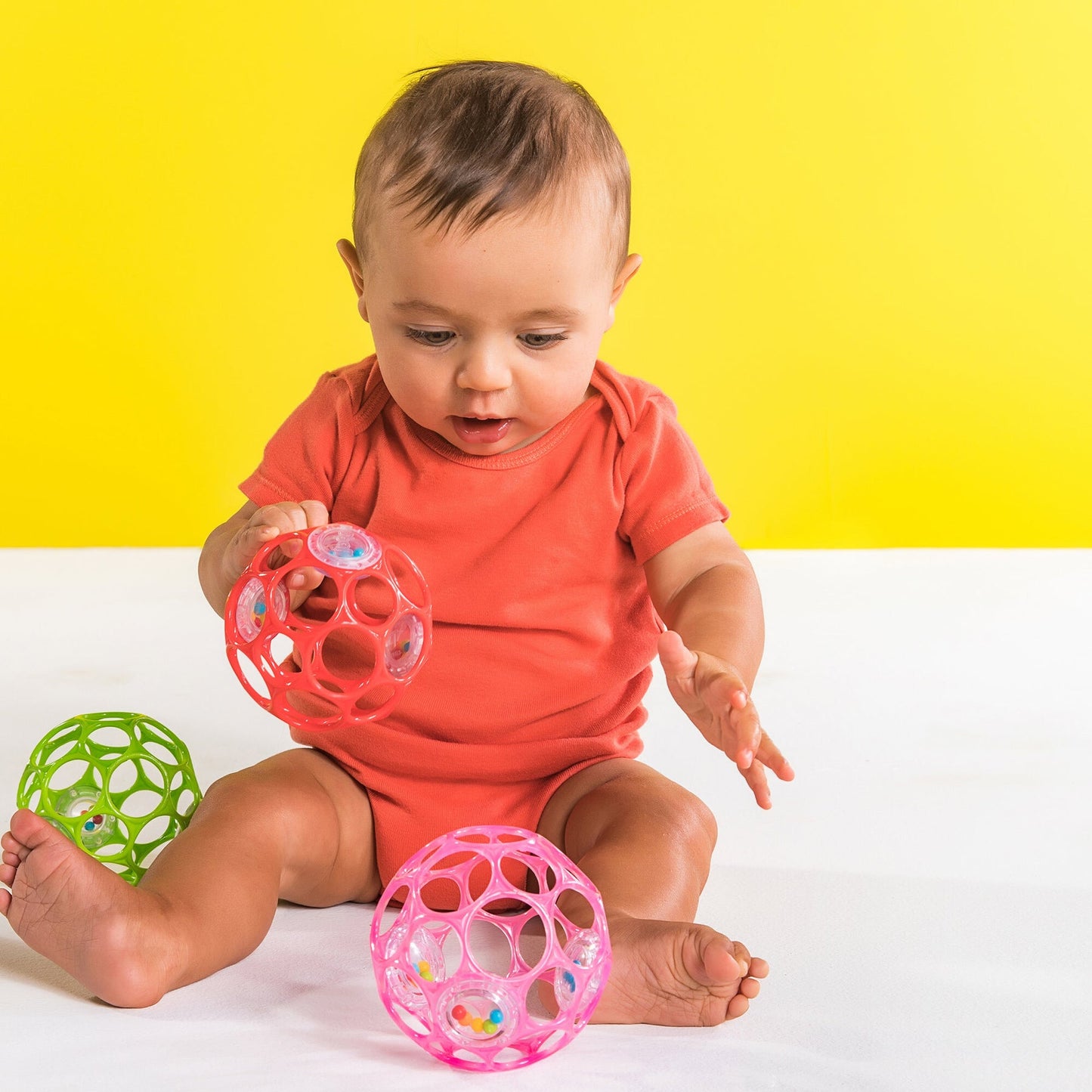 BRIGHT STARTS - 4" Oball with Rattles