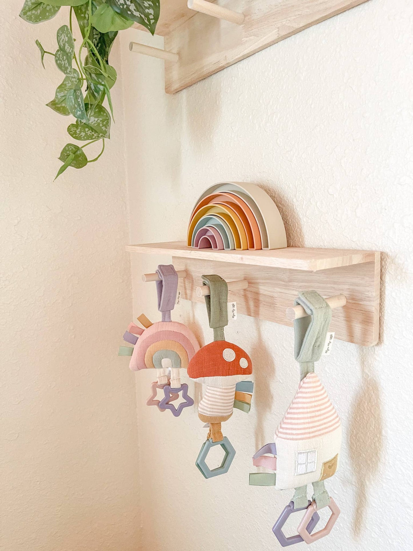 Itzy Ritzy - Bitzy Bespoke Ritzy Jingle Attachable Travel Toy: Cloud